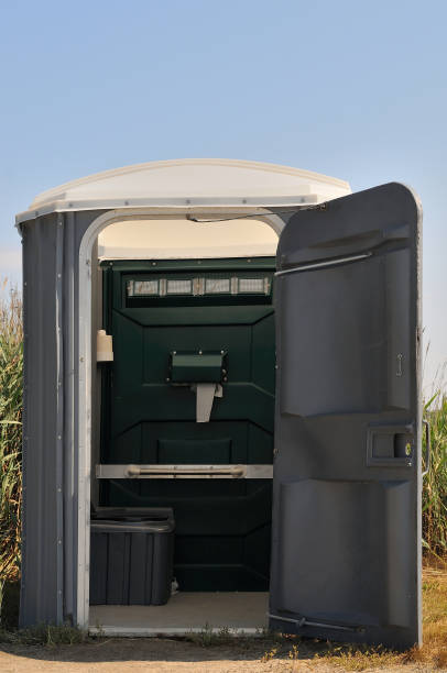 Best Temporary restroom rental  in Farmersville, CA