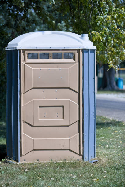 Porta potty delivery and setup in Farmersville, CA